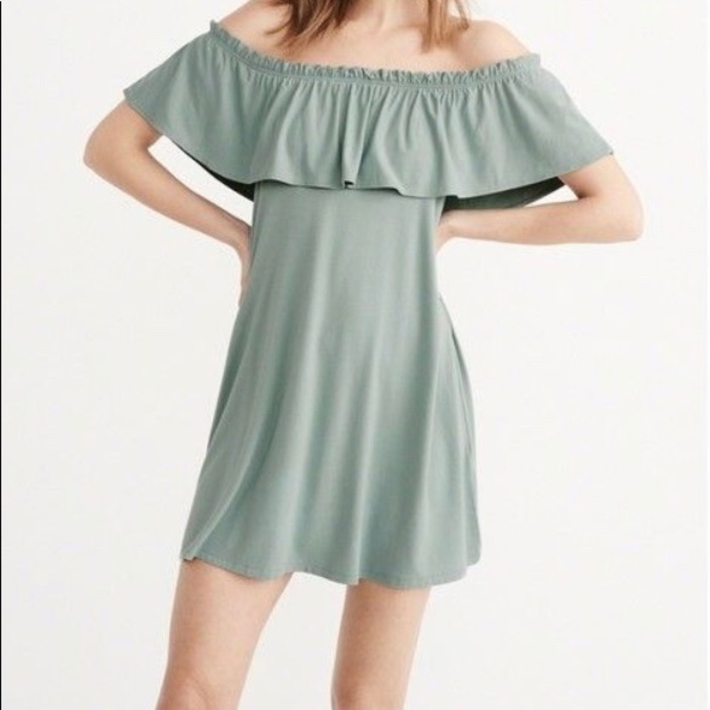 Abercrombie & Fitch off the Shoulder dress